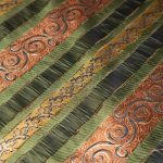 Πράσινο Μπροκάρ με Μοτίβα και Κυματισμούς